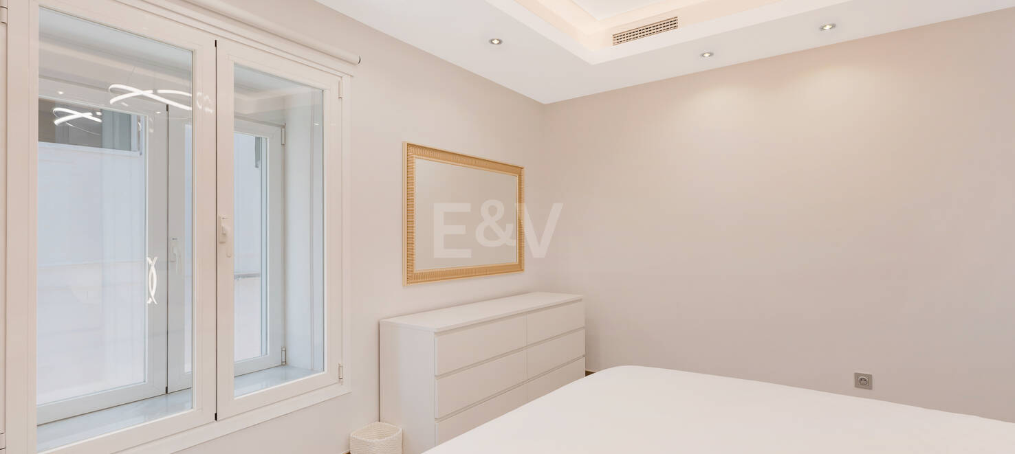 Frontline Puerto Banús – with Harbour Views