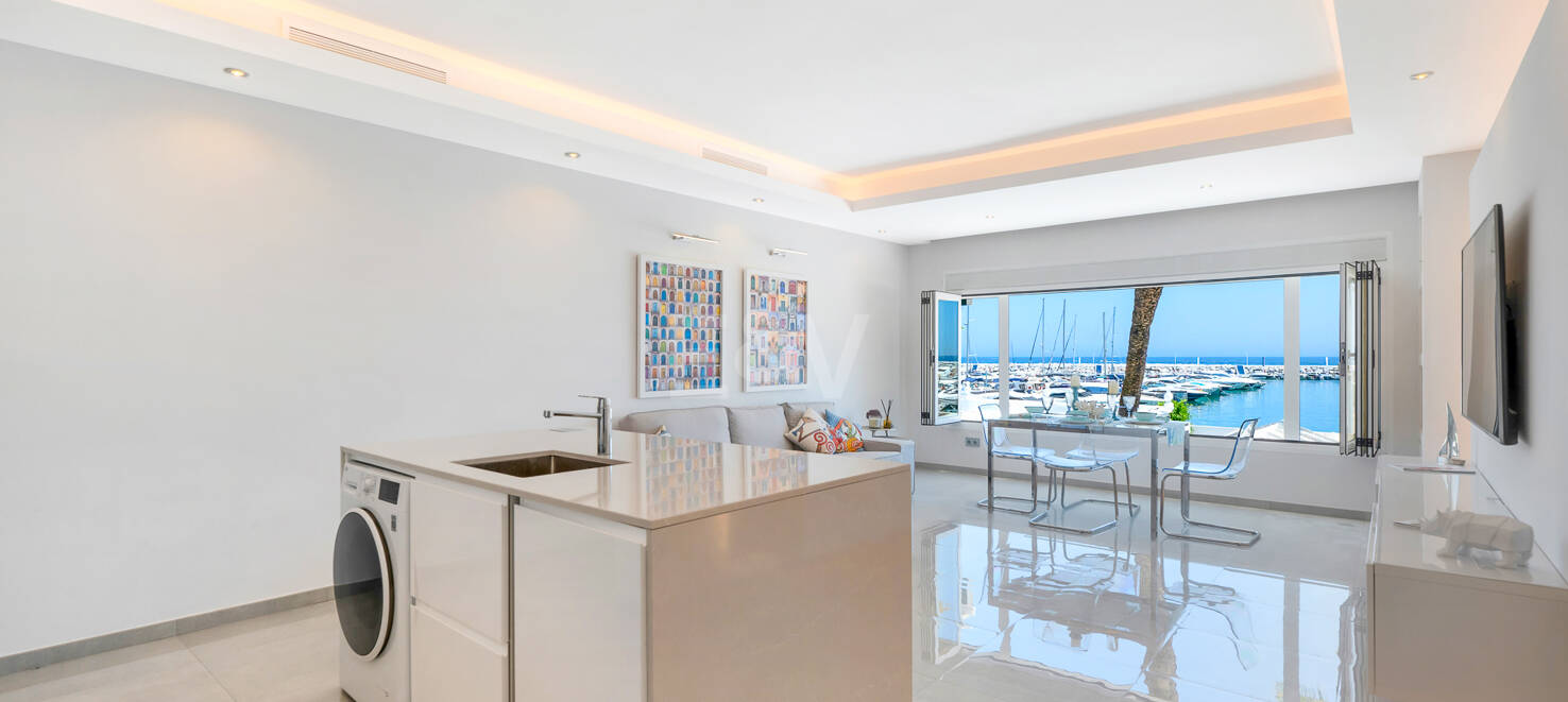 Frontline Puerto Banús – with Harbour Views