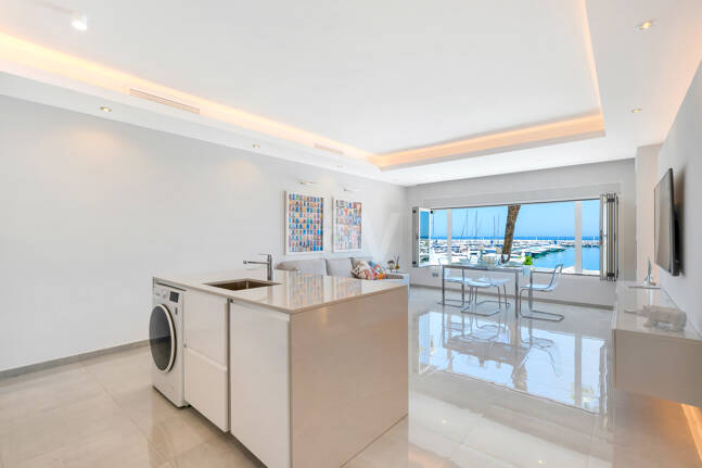 Frontline Puerto Banús – med utsikt över hamnen