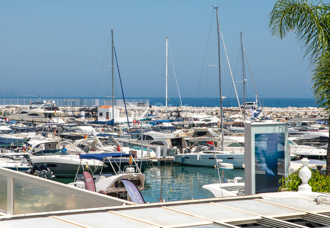 Frontline Puerto Banús – med utsikt över hamnen