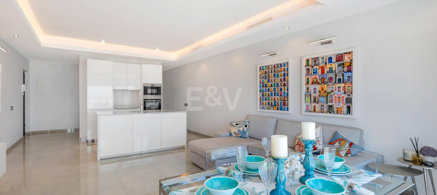 Frontline Puerto Banús – with Harbour Views