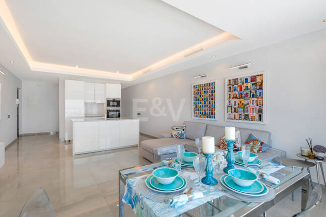 Frontline Puerto Banús – med utsikt över hamnen