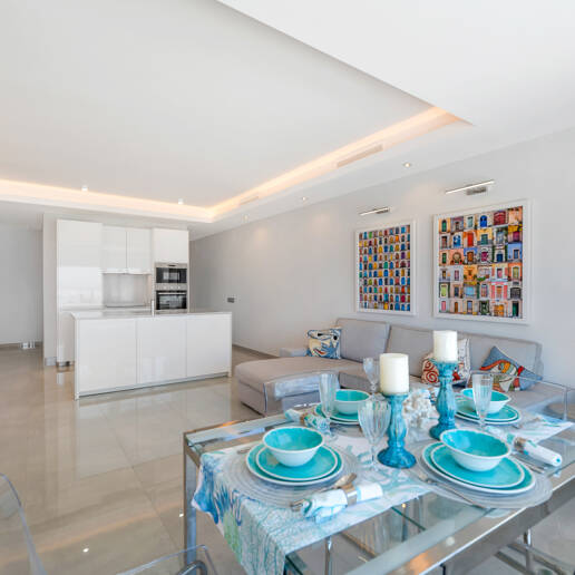 Frontline Puerto Banús – with Harbour Views