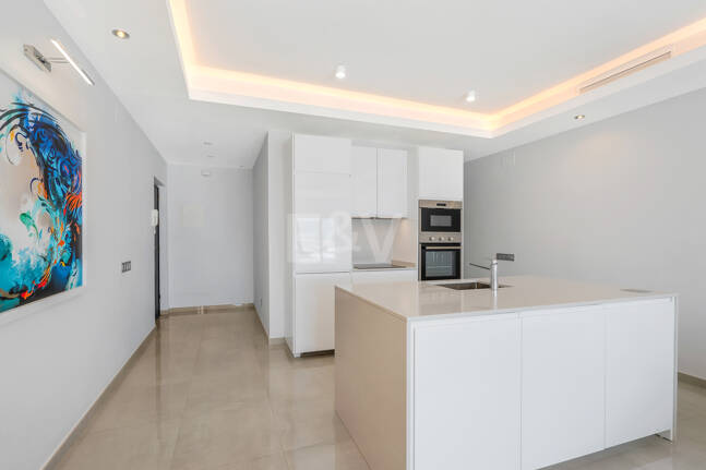 Frontline Puerto Banús – med utsikt över hamnen