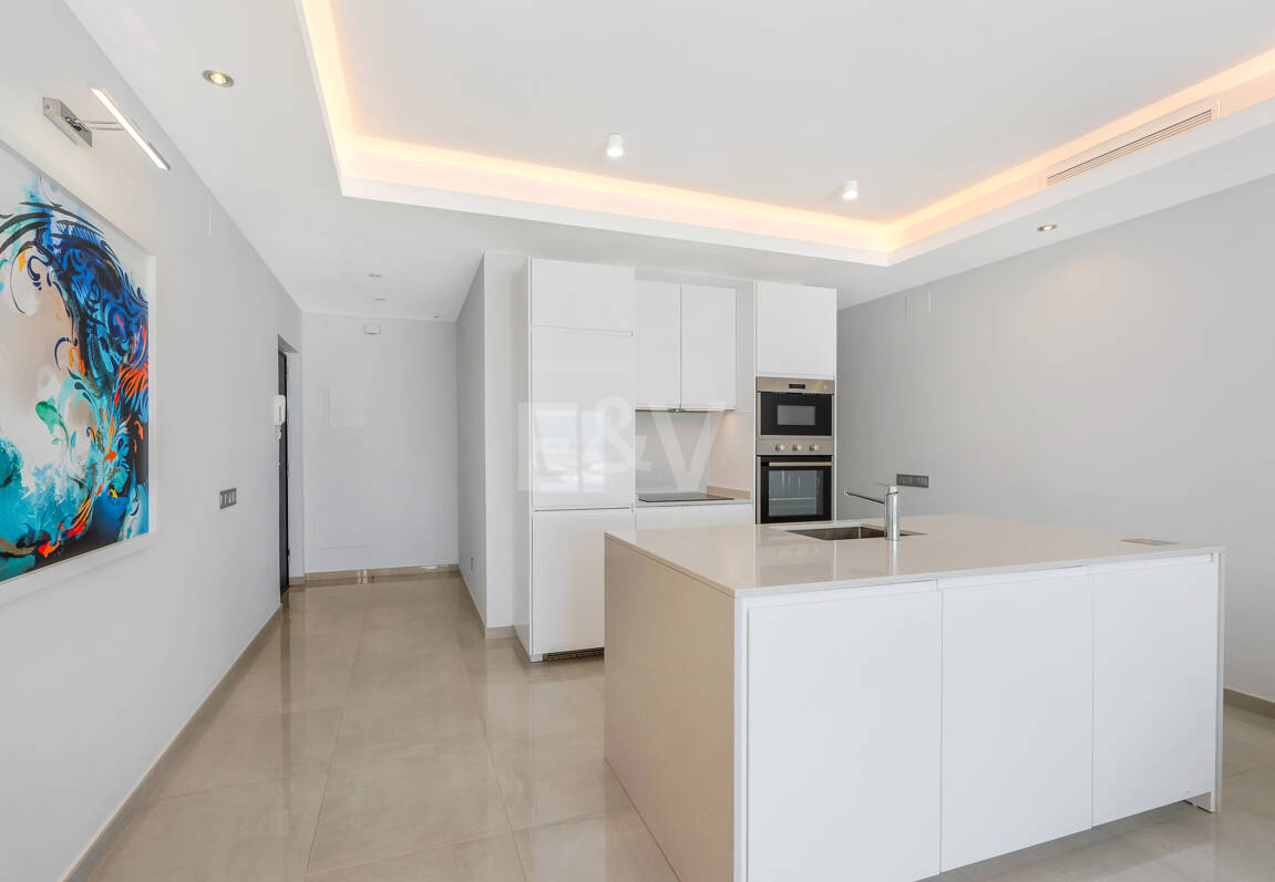 Frontline Puerto Banús – med utsikt över hamnen