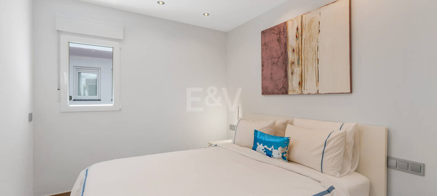 Frontline Puerto Banús – with Harbour Views