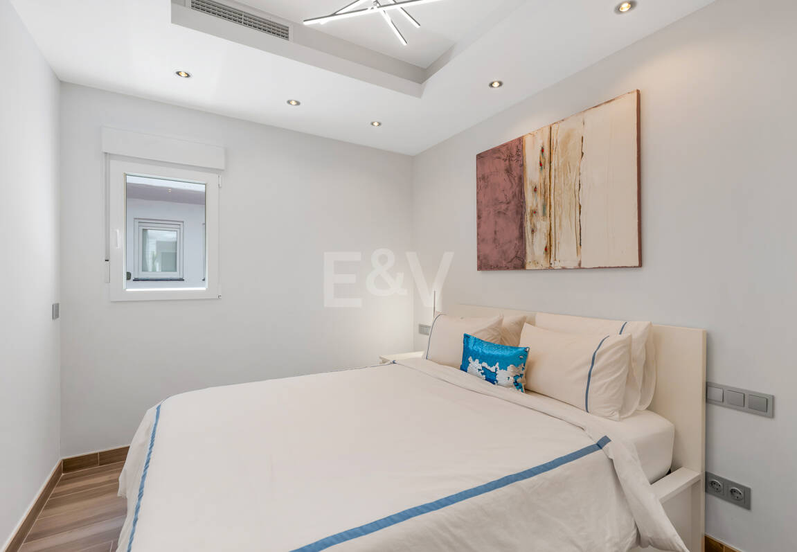 Frontline Puerto Banús – med utsikt över hamnen