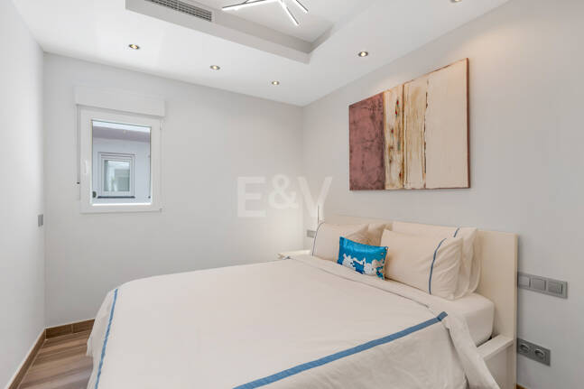 Frontline Puerto Banús – med utsikt över hamnen