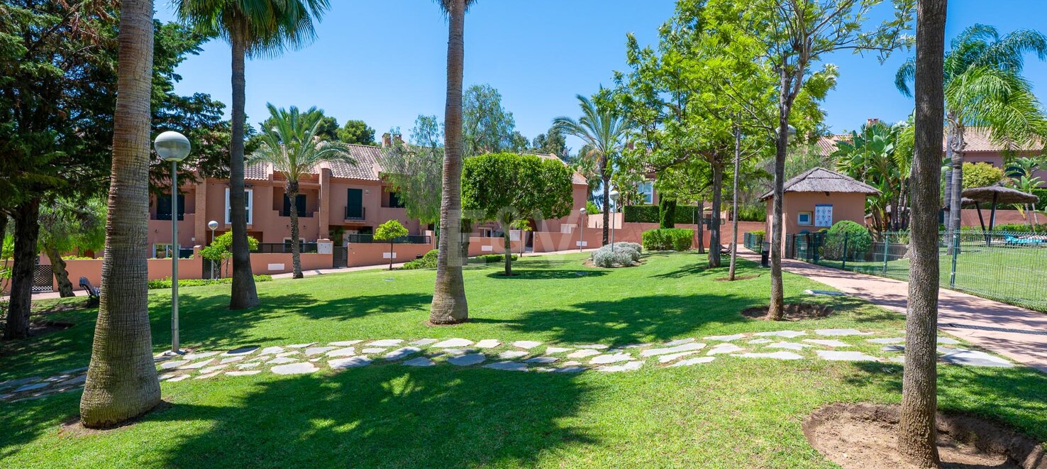 Reihenhaus in Los Monteros Playa zur Ferienvermietung, nur 400 m vom Strand entfernt.