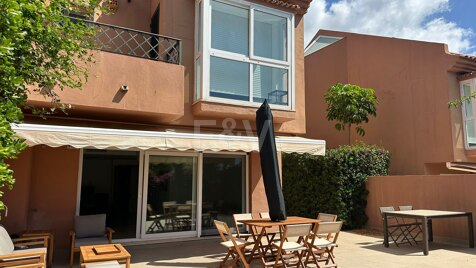 Townhouse i Los Monteros Beach tillgänglig för semesteruthyrning, bara 400m från stranden.