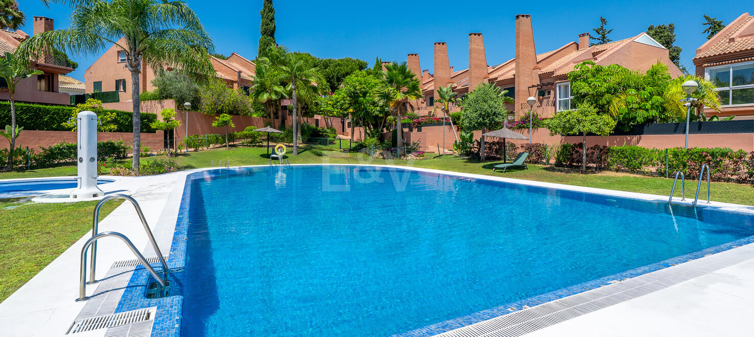 Reihenhaus in Los Monteros Playa zur Ferienvermietung, nur 400 m vom Strand entfernt.