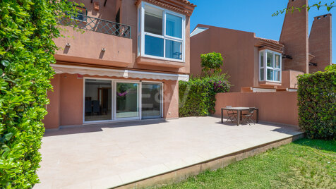 Reihenhaus in Los Monteros Playa zur Ferienvermietung, nur 400 m vom Strand entfernt.