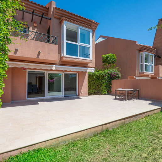 Reihenhaus in Los Monteros Playa zur Ferienvermietung, nur 400 m vom Strand entfernt.