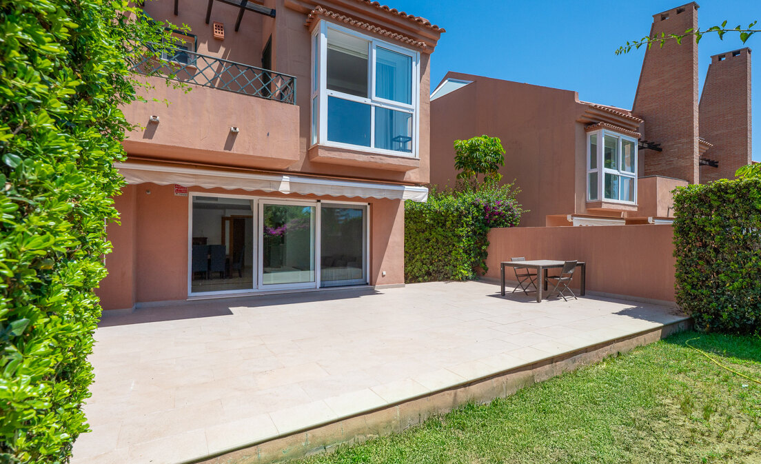 Townhouse in Los Monteros Beach available for vacation rental, just 400m from the beach.