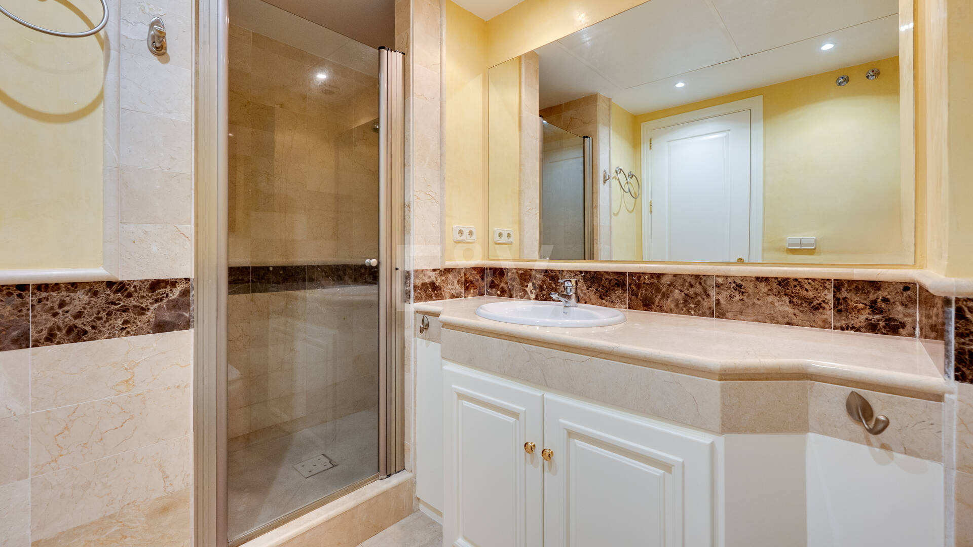 Amplio apartamento con jardín en el prestigioso complejo Greenlife Village, Río Real