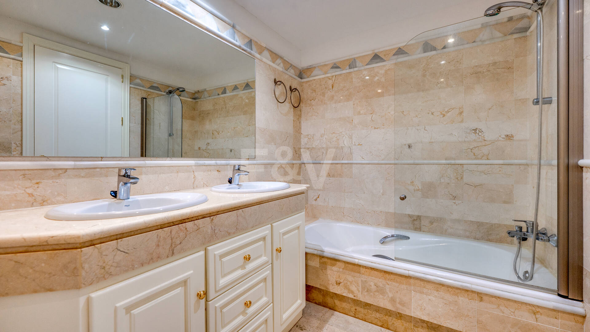 Amplio apartamento con jardín en el prestigioso complejo Greenlife Village, Río Real