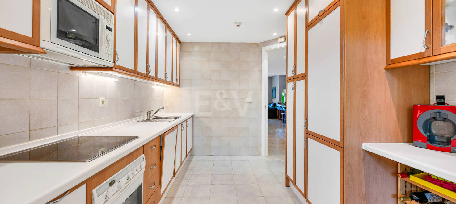 Spacious Garden Apartment in Prestigious Greenlife Village, Río Real