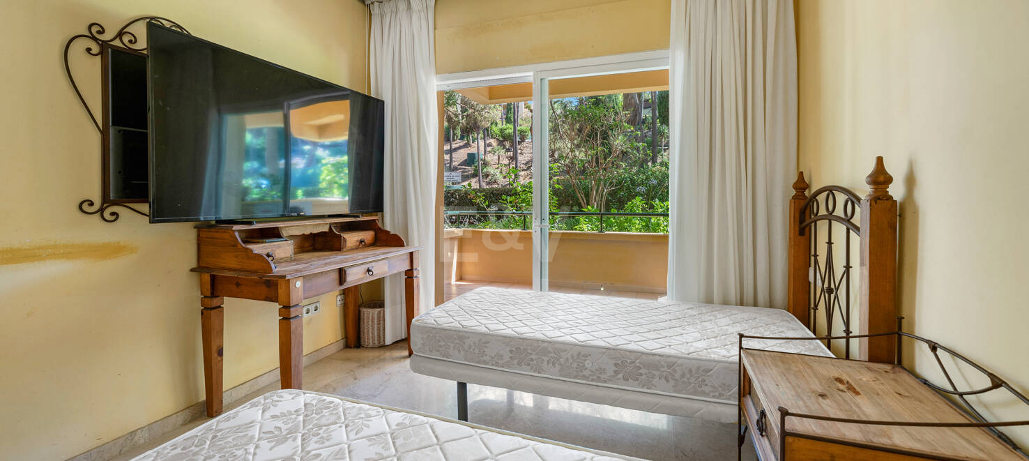 Spacious Garden Apartment in Prestigious Greenlife Village, Río Real