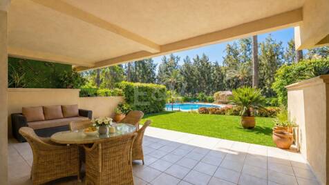 Spacious Garden Apartment in Prestigious Greenlife Village, Río Real