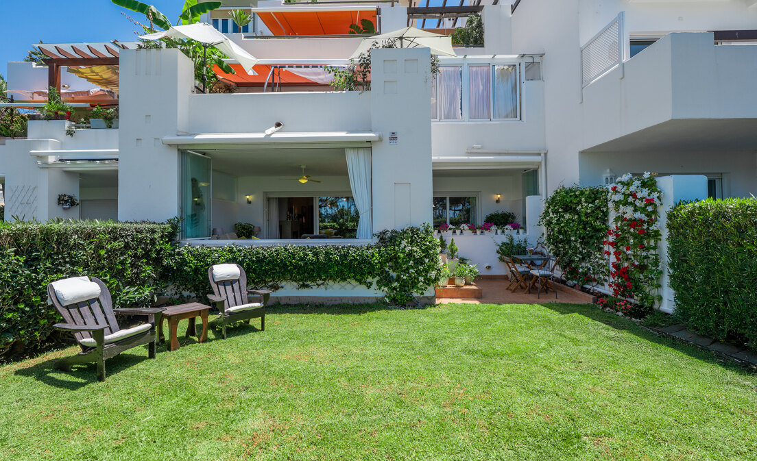 Beachfront Apartment with Garden in Los Monteros, East Marbella