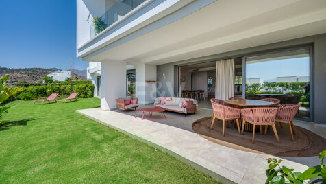 Apartamento de lujo con jardín en una comunidad exclusiva con servicios de primera clase