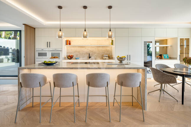 Villa Alborán: Modern Andalusian Design in Elviria