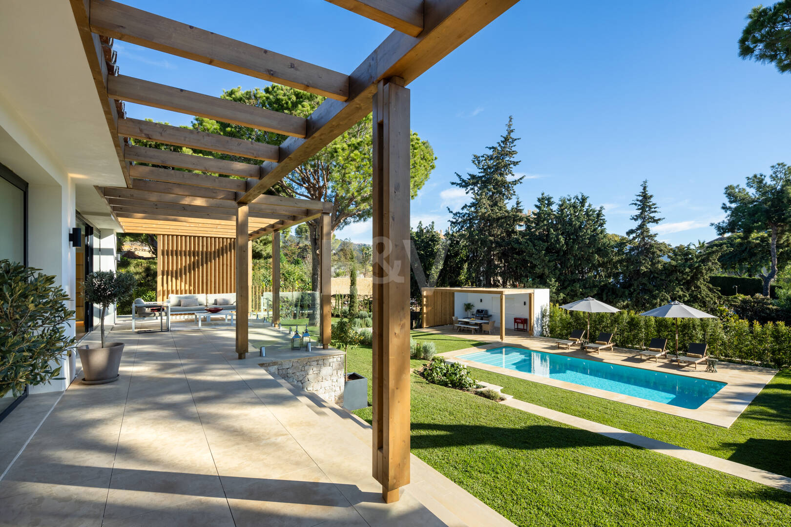 Villa Alborán: Modern Andalusian Design in Elviria