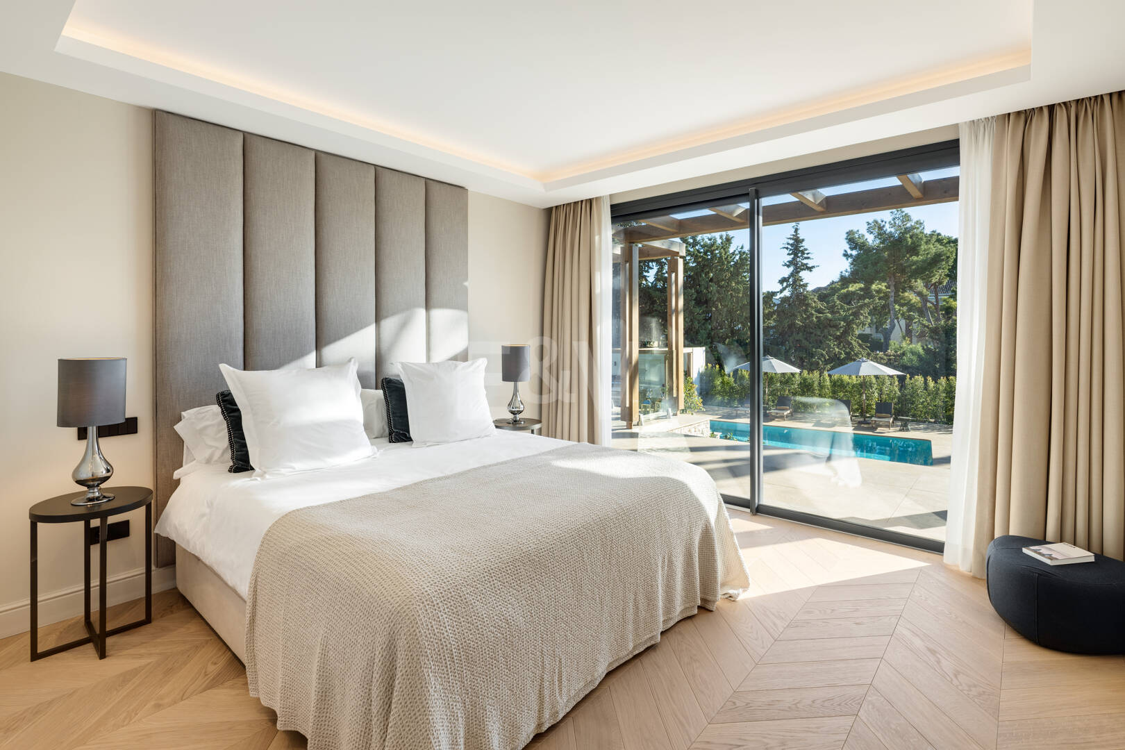 Villa Alborán: Modern Andalusian Design in Elviria