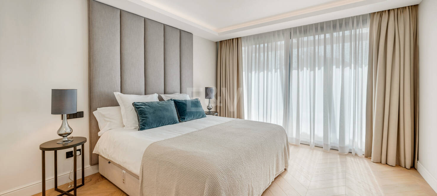 Villa Alborán: Modern andalusisk design i Elviria