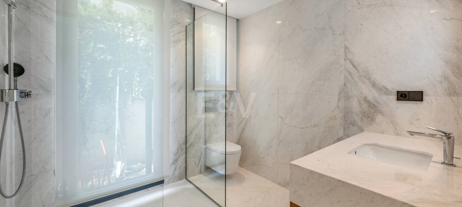 Villa Alborán: Modern andalusisk design i Elviria