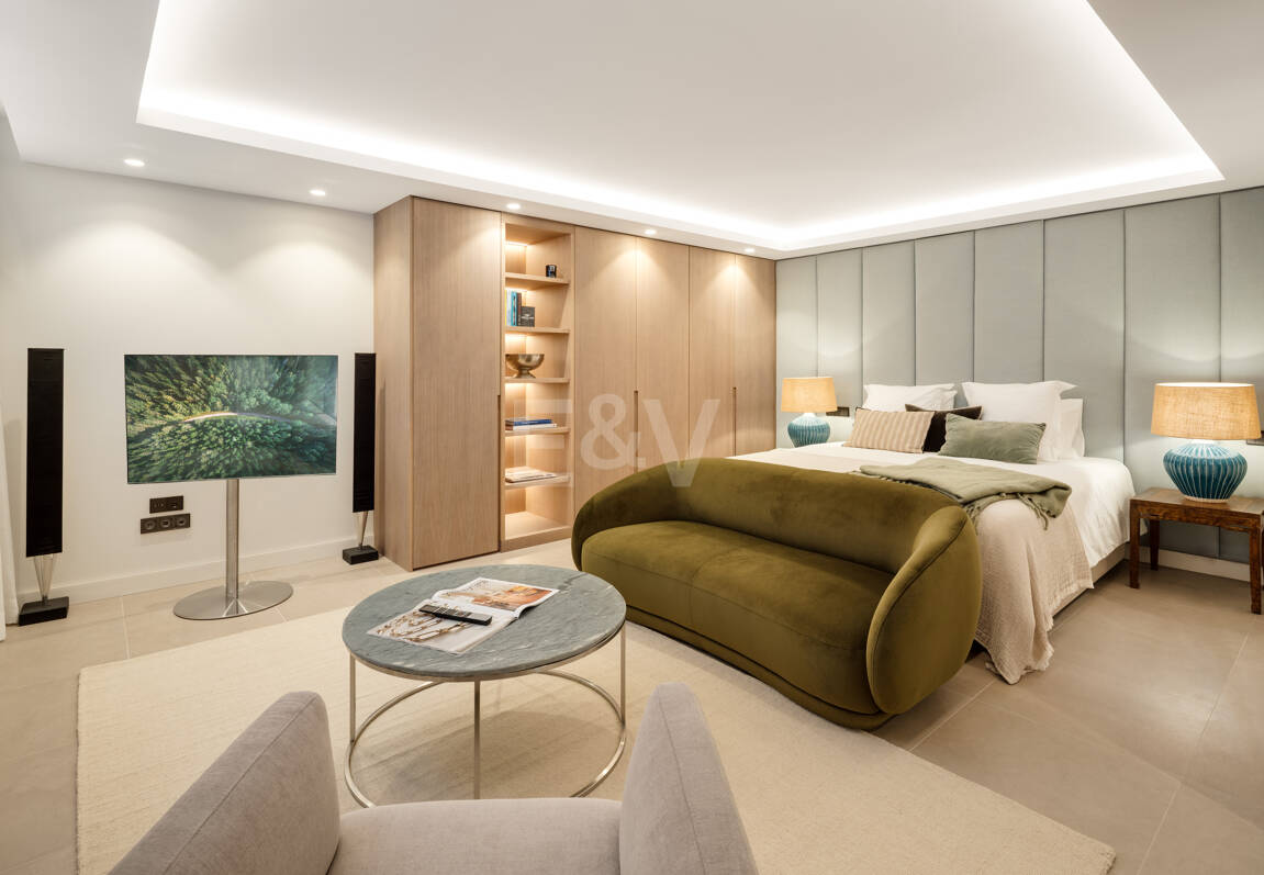 Villa Alborán: Modern Andalusian Design in Elviria