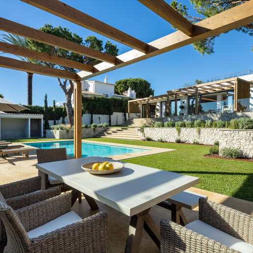 Villa Alborán: Modern Andalusian Design in Elviria