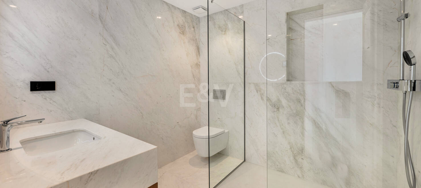 Villa Alborán: Modern andalusisk design i Elviria