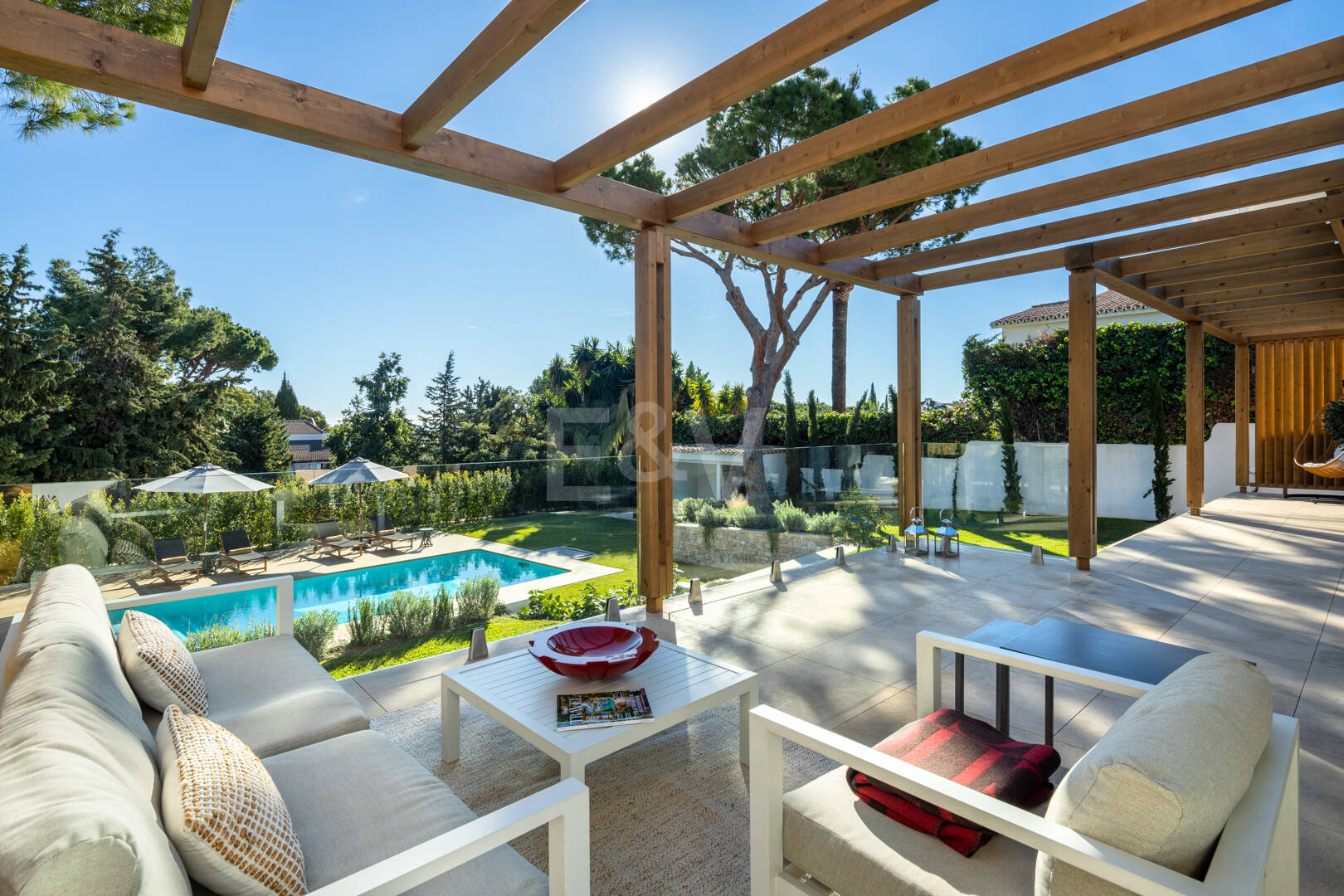 Villa Alborán: Modern Andalusian Design in Elviria