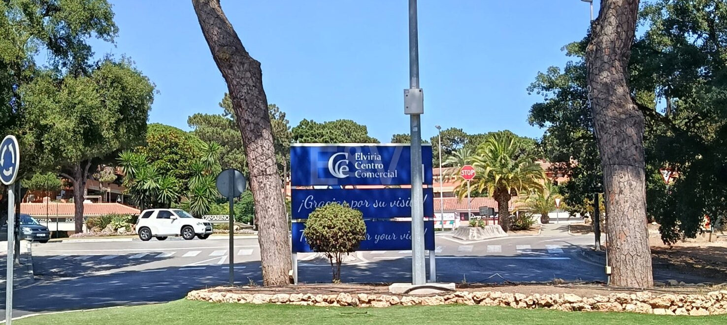 Villa Alborán: Modern andalusisk design i Elviria