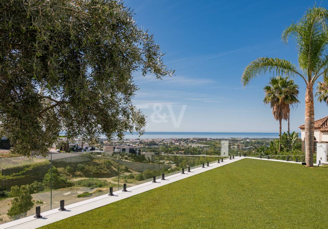 Luxuriöse Familienvilla mit Panorama Meerblick