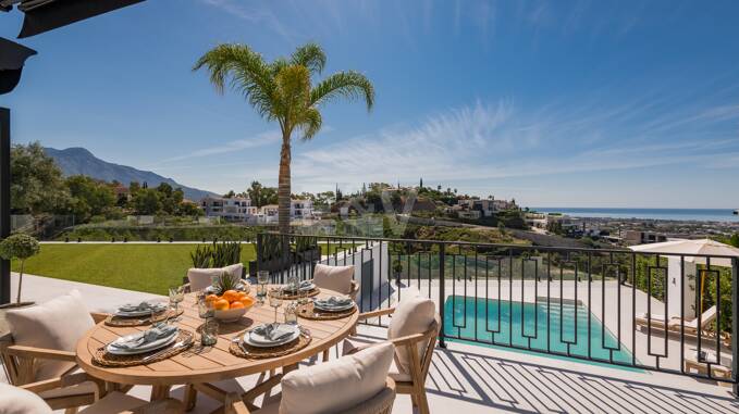 Villa familiale de luxe avec vue panoramique sur la mer