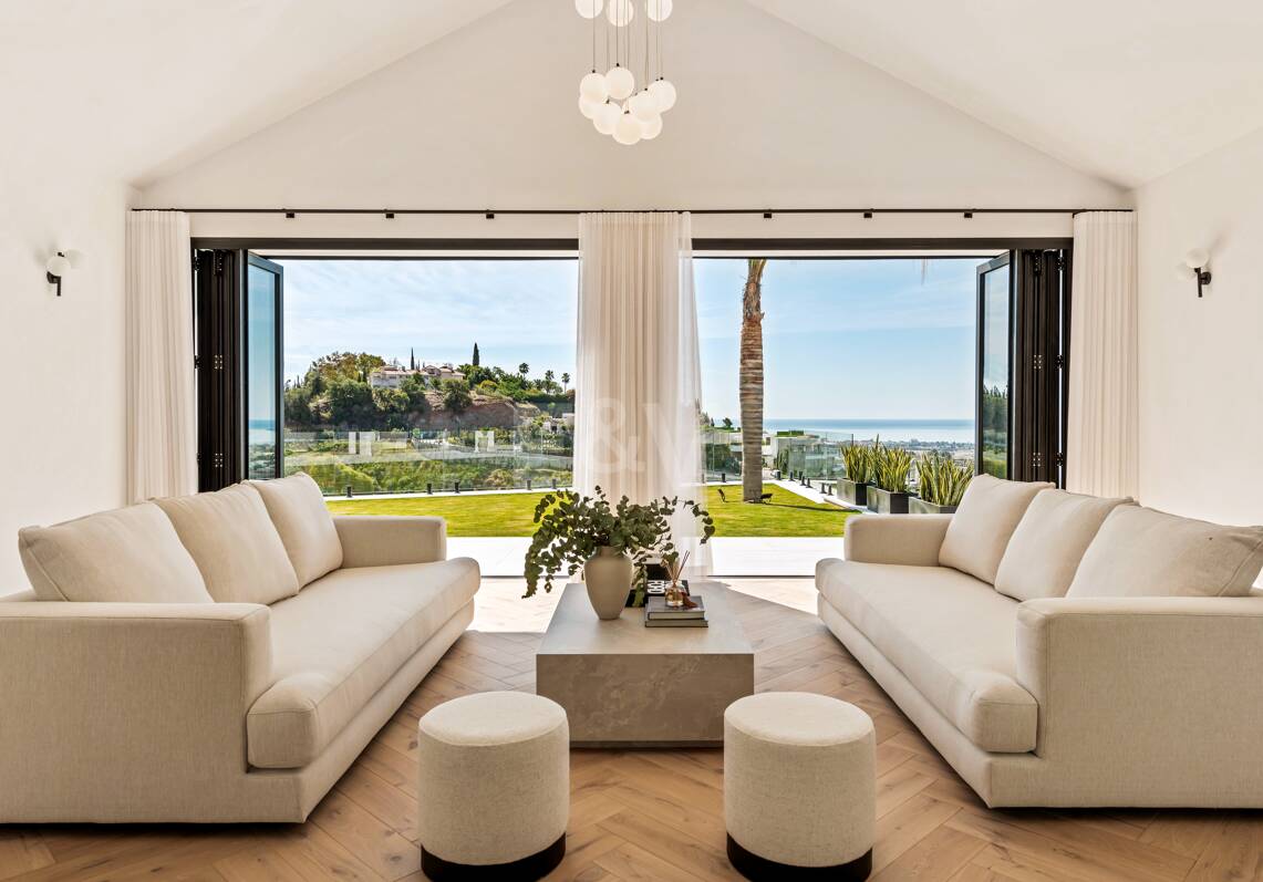 Luxuriöse Familienvilla mit Panorama Meerblick