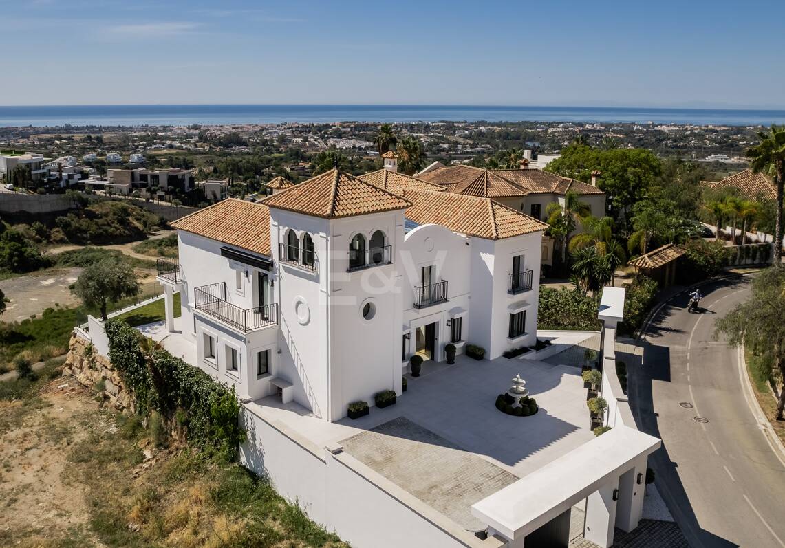 Luxuriöse Familienvilla mit Panorama Meerblick
