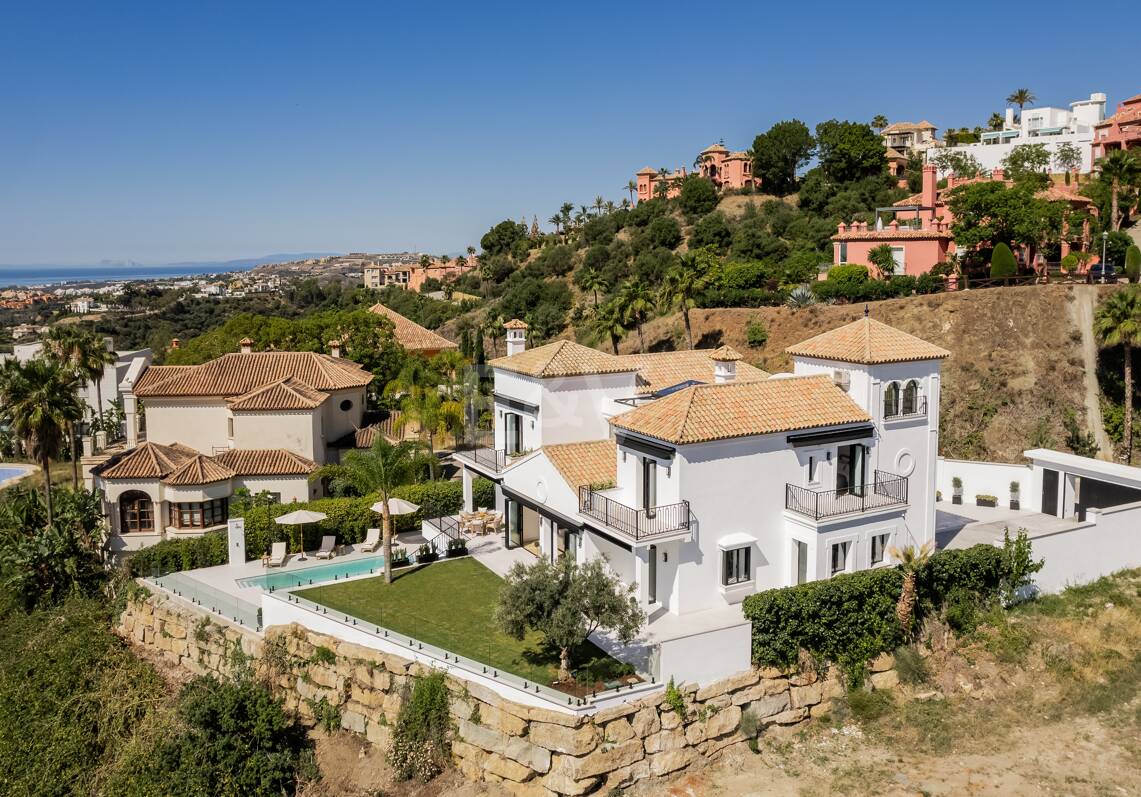 Luxuriöse Familienvilla mit Panorama Meerblick