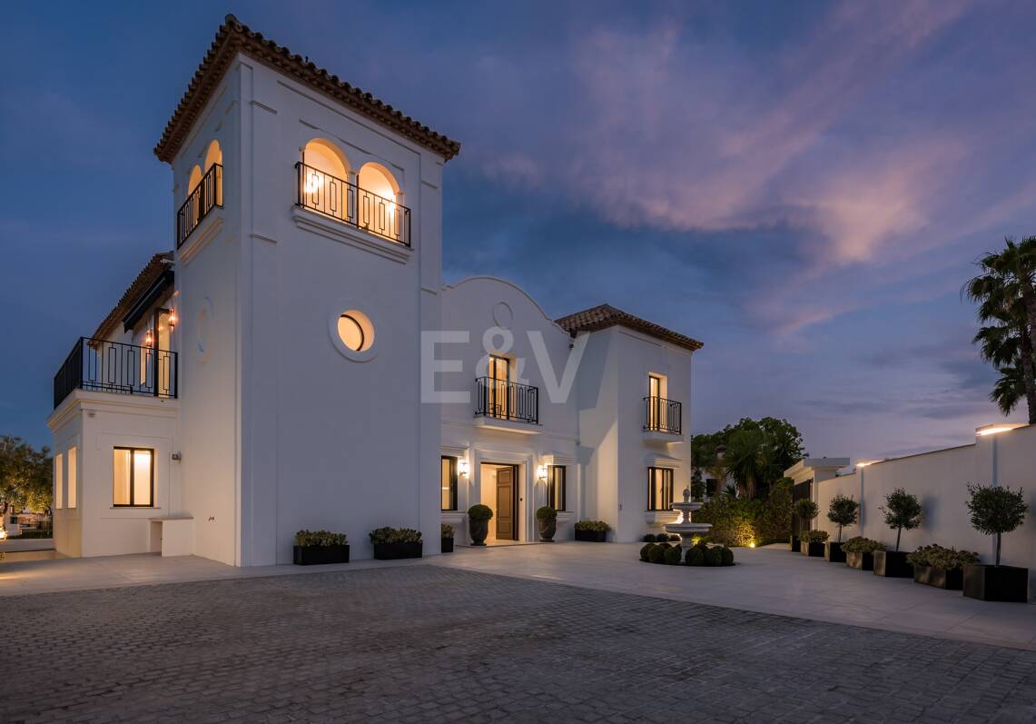 Luxuriöse Familienvilla mit Panorama Meerblick