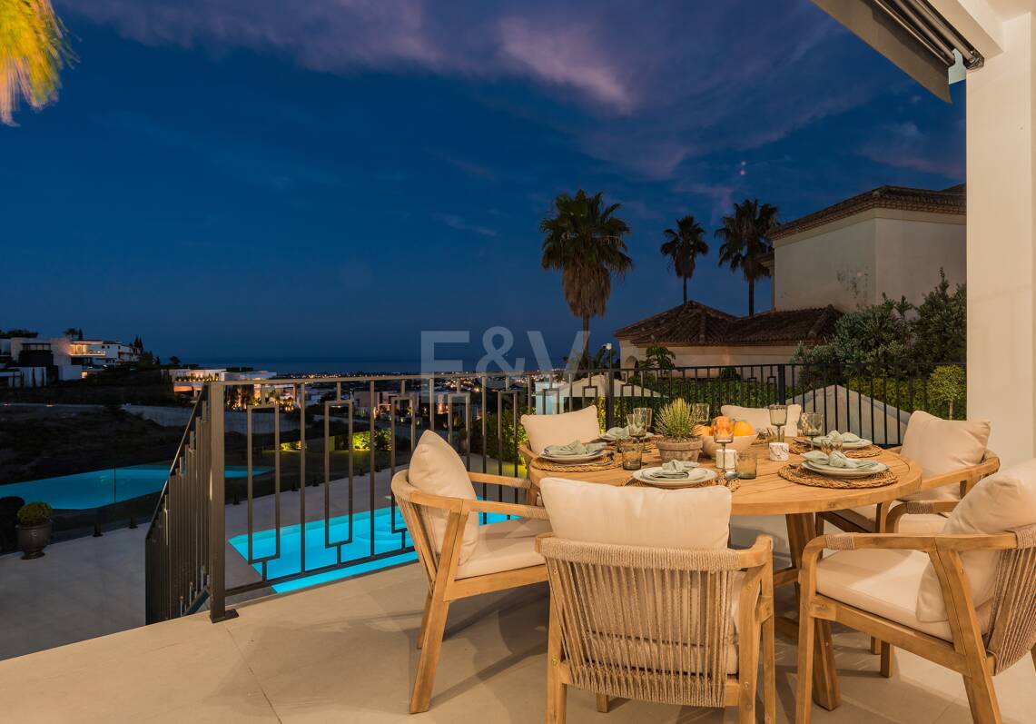 Luxuriöse Familienvilla mit Panorama Meerblick