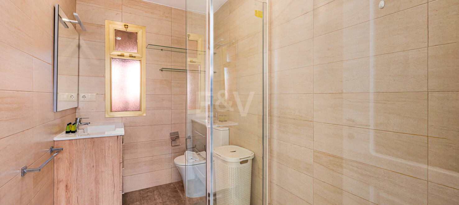 Escapa al Lujo: Exclusivo Apartamento cerca del Mar y la Tranquilidad de la Costa del Sol