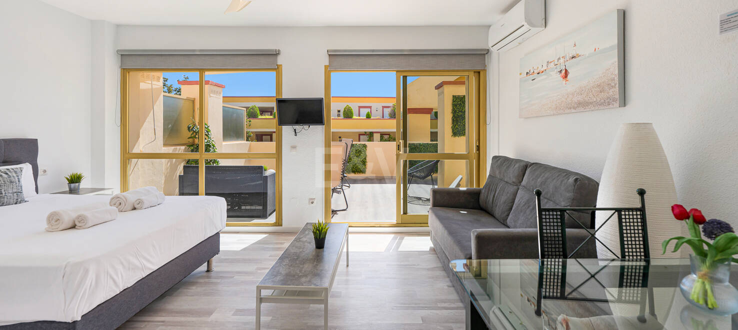 Escapa al Lujo: Exclusivo Apartamento cerca del Mar y la Tranquilidad de la Costa del Sol