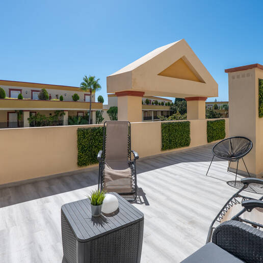 Escapa al Lujo: Exclusivo Apartamento cerca del Mar y la Tranquilidad de la Costa del Sol
