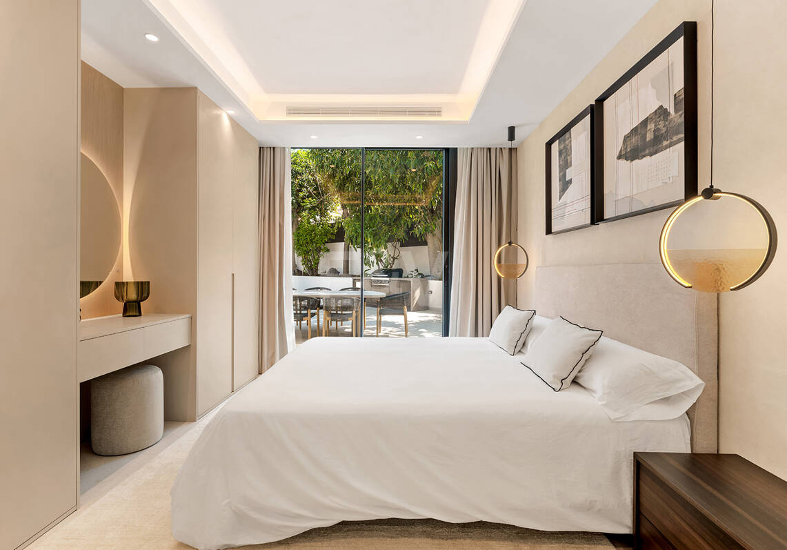 Espectacular villa en Nueva Andalucía con estilo junto al campo de golf con preciosas zonas de ocio