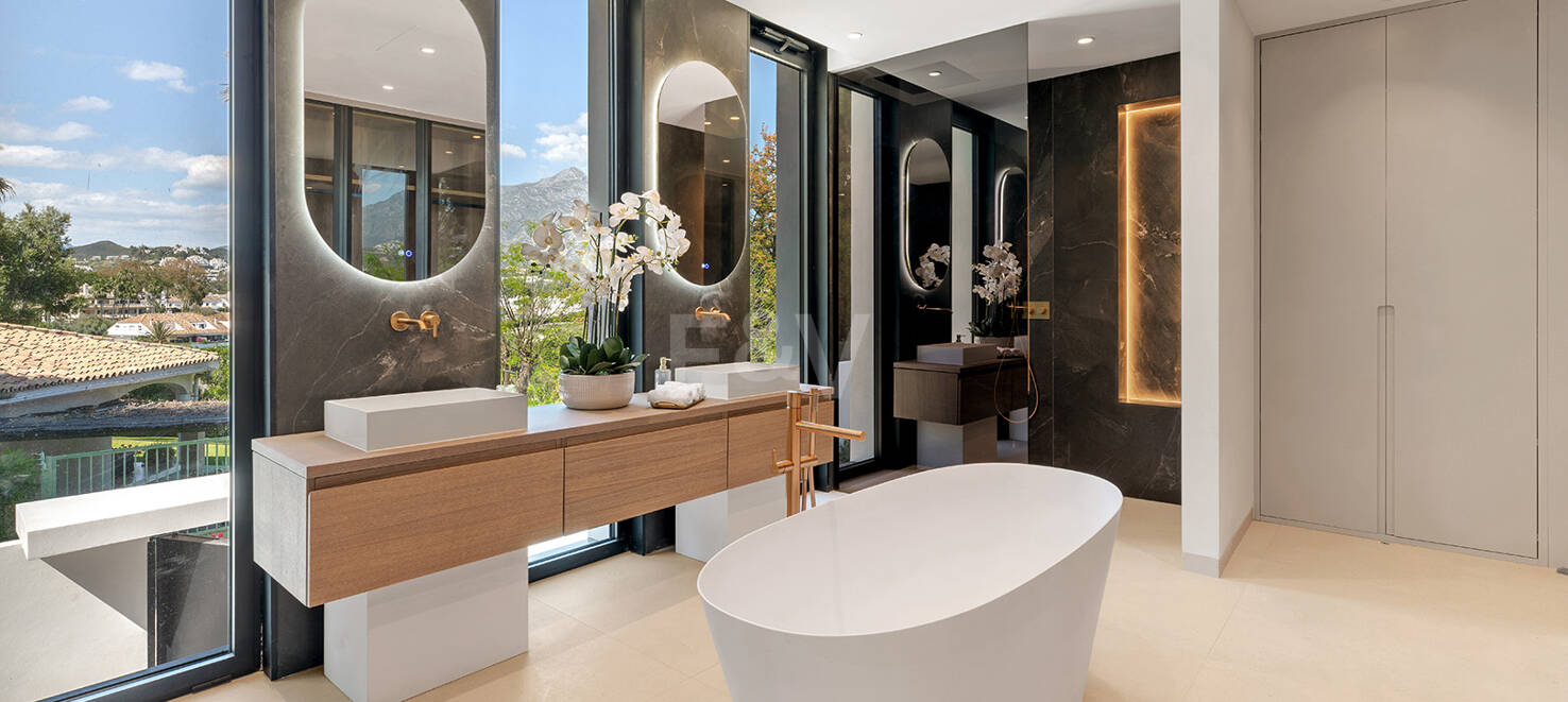 Spektakularnie stylowa willa obok golfa z pięknymi obszarami rozrywki