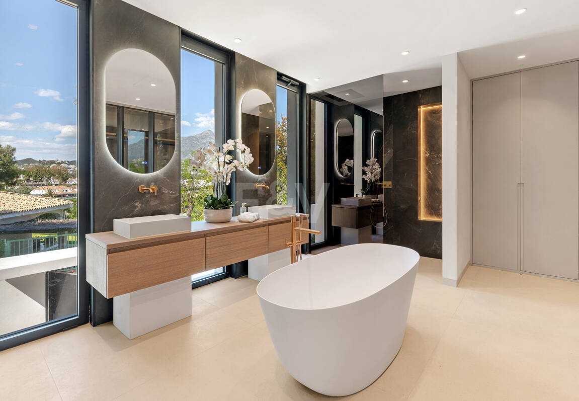 Spectacularly stylish villa next to the golf with beautiful entertainment areas