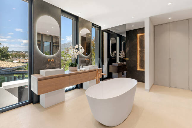 Spectacularly stylish villa next to the golf with beautiful entertainment areas