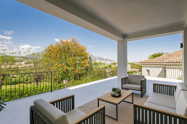 Spectacularly stylish villa next to the golf with beautiful entertainment areas